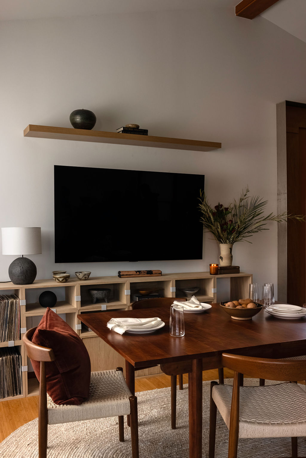 Seattle Townhouse featuring shelf above tv
