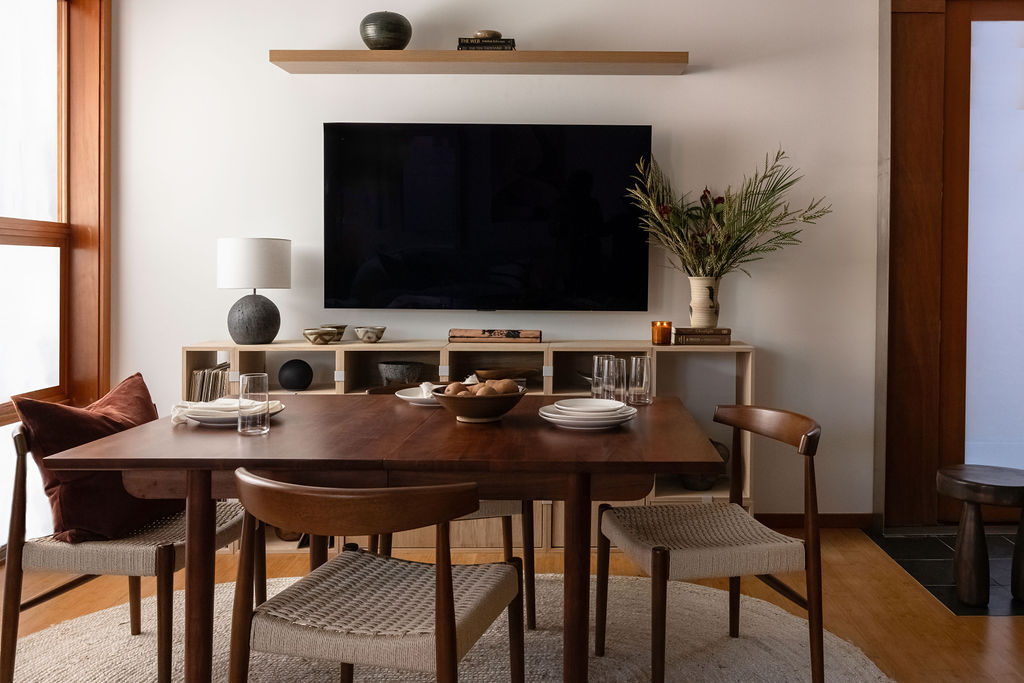 Seattle Townhouse detail with tv with dining room