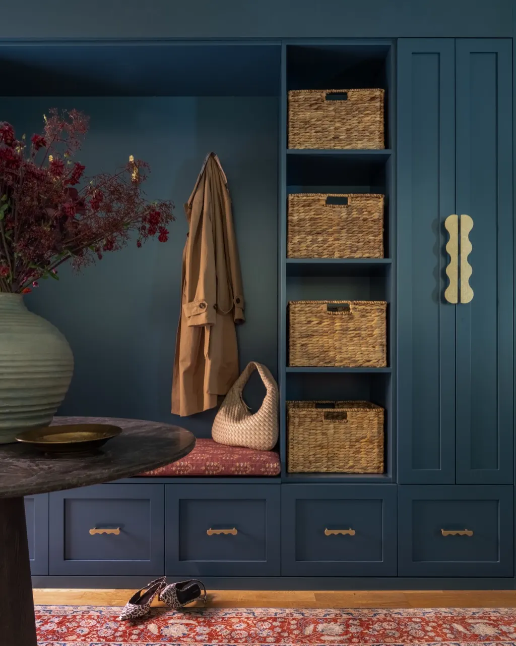 Queen Anne Crestside featuring mudroom storage baskets bench